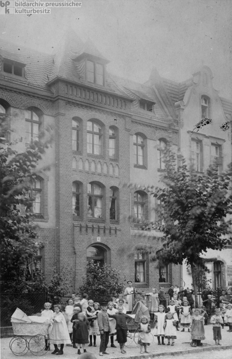 Children in Berlin (c. 1910)